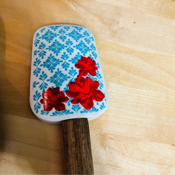 The Pioneer Woman Kitchen Bundle: Spatula, Spoon Rest, & 3 Small Condiment Bowls - Picture 2 of 12